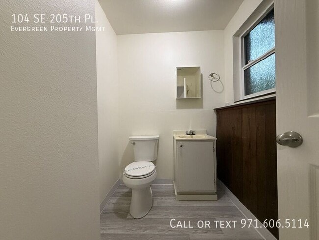 Building Photo - 104 SE 205th Pl