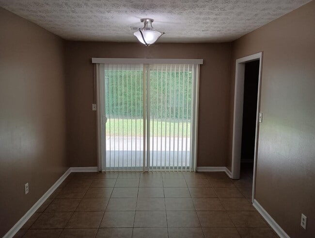 Building Photo - 405 Santa Fe Trail