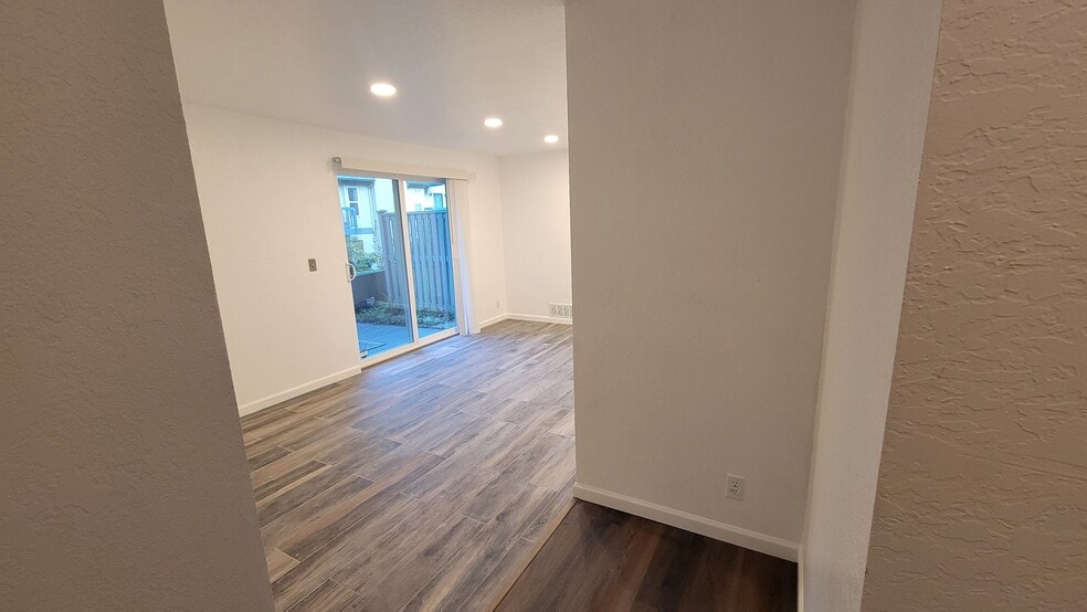 Building Photo - 20620 60th Ave W