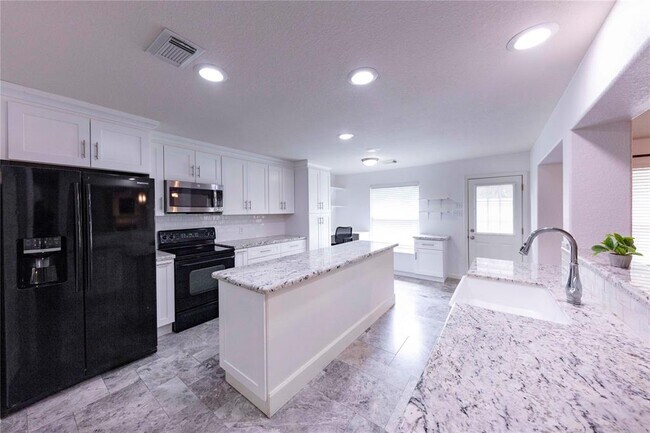Building Photo - 13907 Bonnetbriar Ln