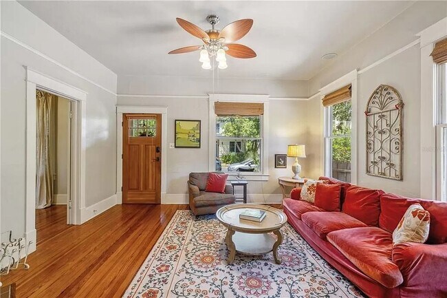 Building Photo - 2 Bed 2 Bath House in Duckpond with 2 Car Garage!