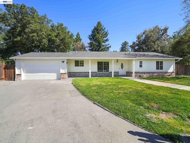 Building Photo - 72 Orchard Ct