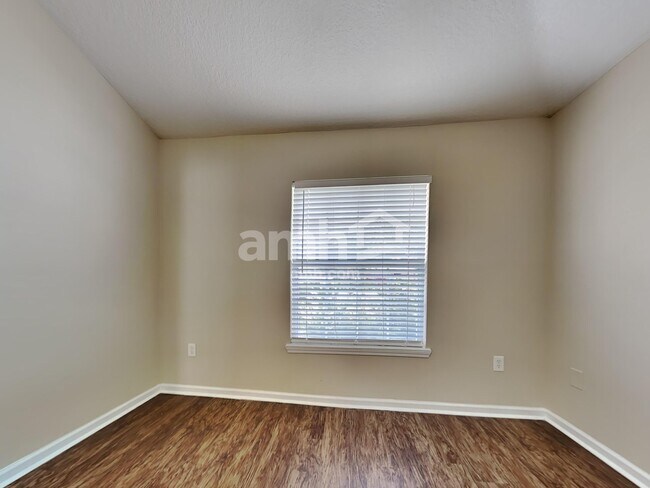 Building Photo - 632 E Red House Branch Rd