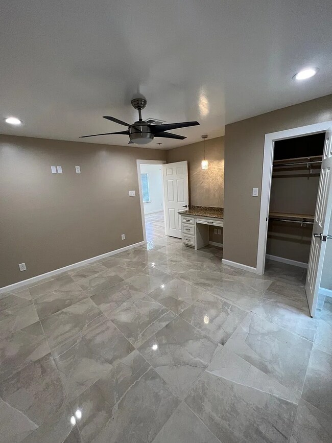 Building Photo - 7214 Corsicana St