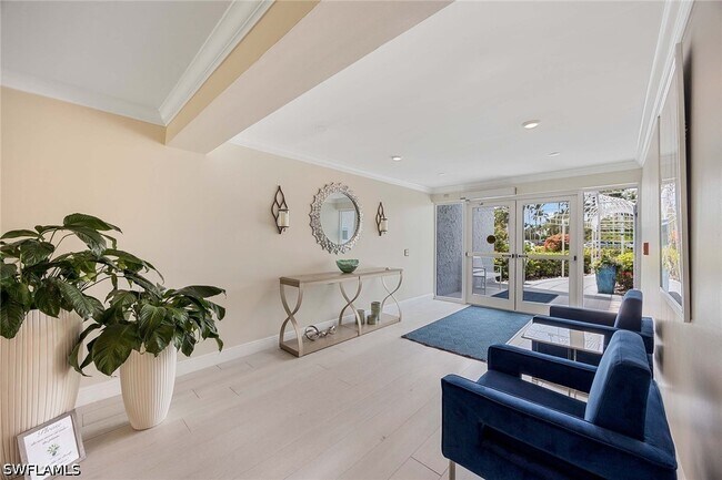 Building Photo - 555 Park Shore Dr