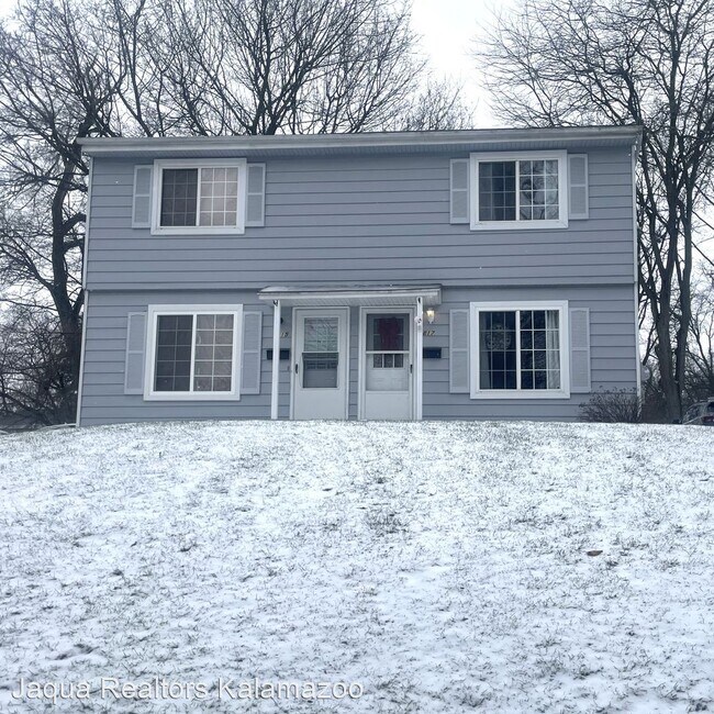 2 br, 1 bath House 817 Clover Street 815 Clover St Kalamazoo MI