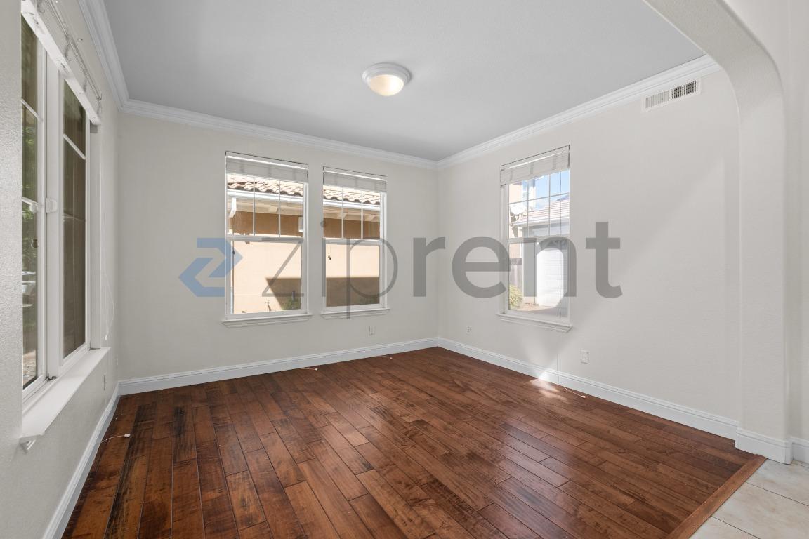 Building Photo - Unit
