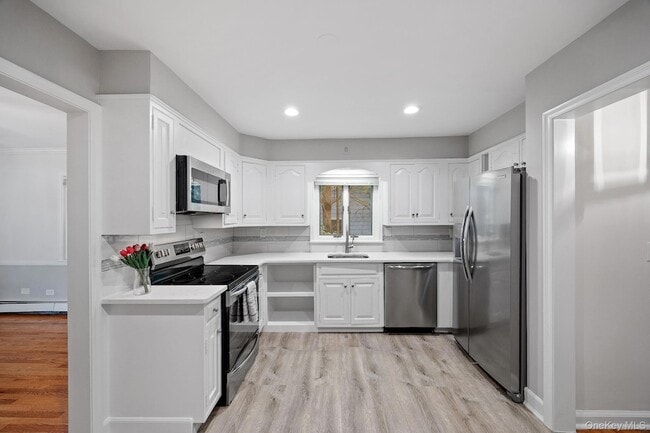 Building Photo - 1 Blackthorn Ln