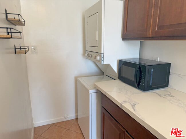 Building Photo - 407 Venice Blvd.