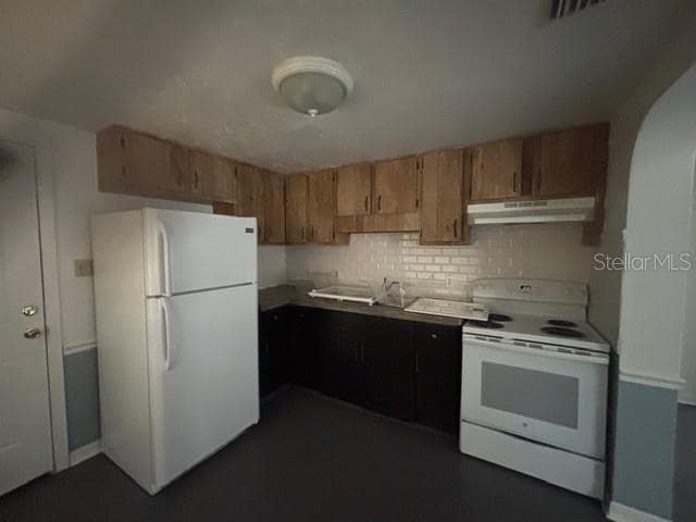 Building Photo - 2004 E Genesee St