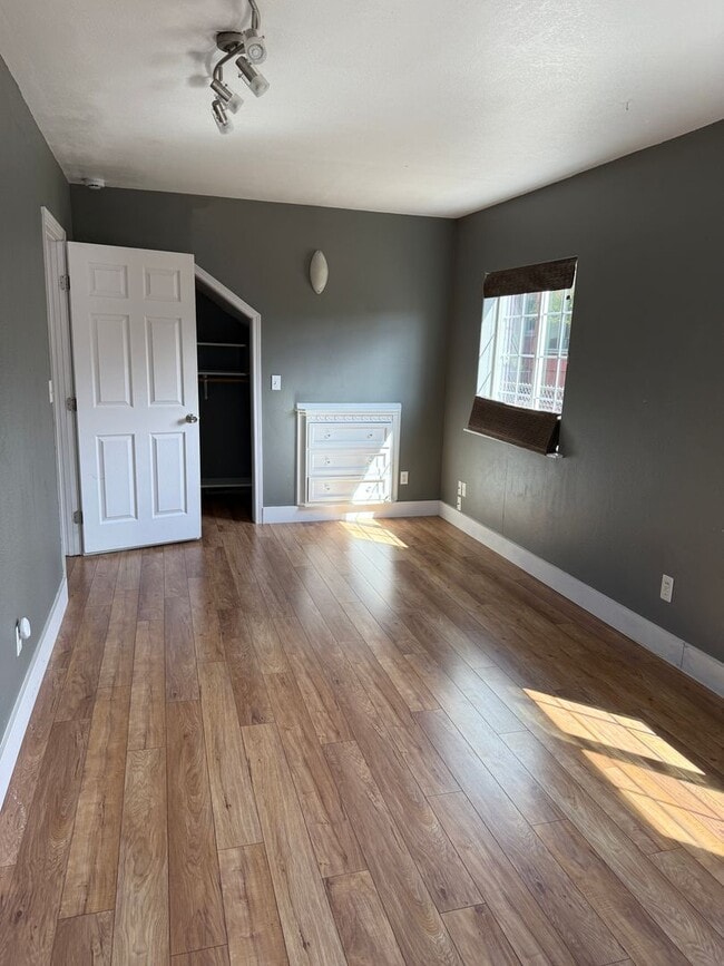 Building Photo - Unique, spacious 5-bdrm/3-bath Craftsman w...