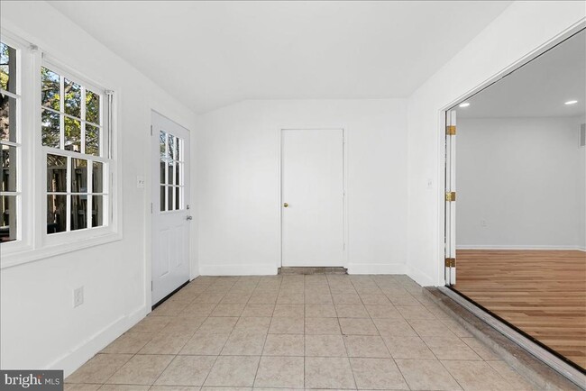 Building Photo - 239 Nottoway St SE