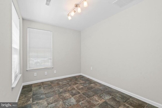 Building Photo - 519 Ensemble Ct