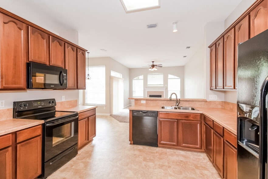 Building Photo - 14060 Red Rock Lake Dr