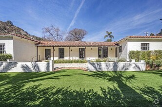 Building Photo - 1720 Coldwater Canyon Dr