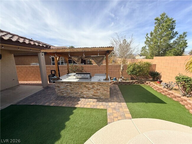 Building Photo - 364 Moon Aura Ave