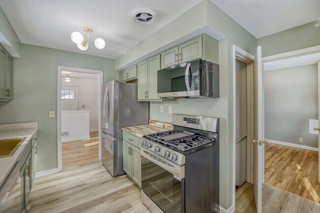 Building Photo - 6300 Quebec Ave N