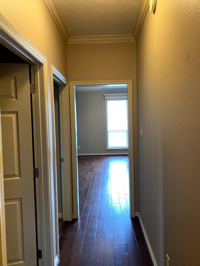 Building Photo - 8422 Alison Ave