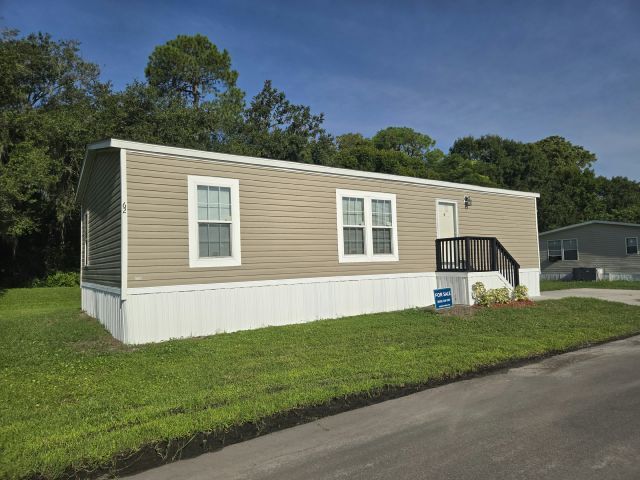 Building Photo - 1400 Banana Rd