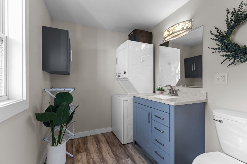 Building Photo - 1004 W Kamps Ave