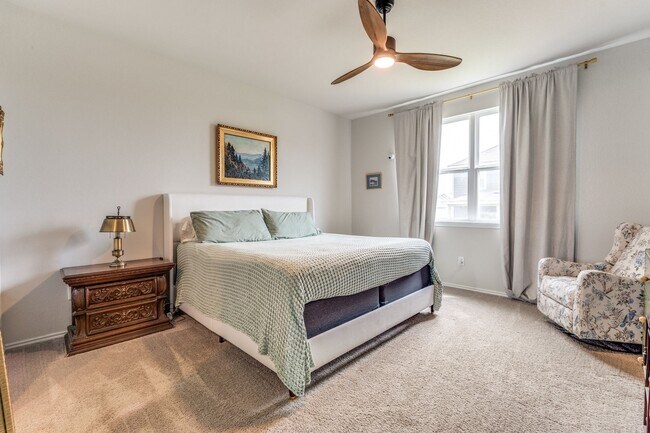 Building Photo - SPACIOUS 4-BEDROOM HOME IN BELLA ROSA