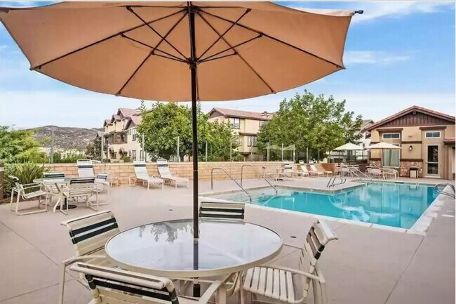 Building Photo - 16913 Laurel Hill Ln