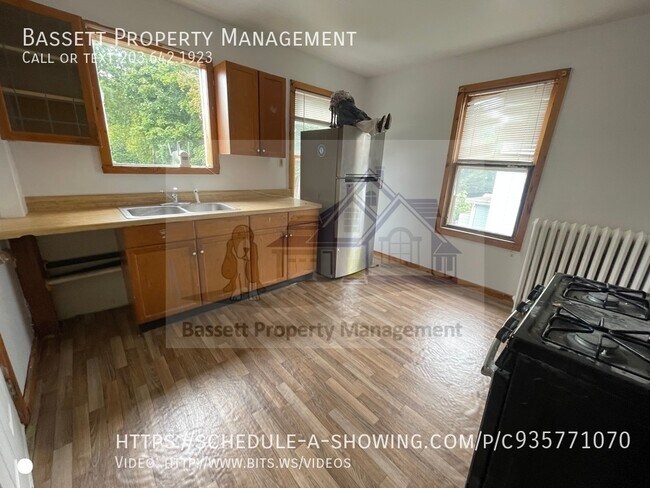 Building Photo - 617 Elm St