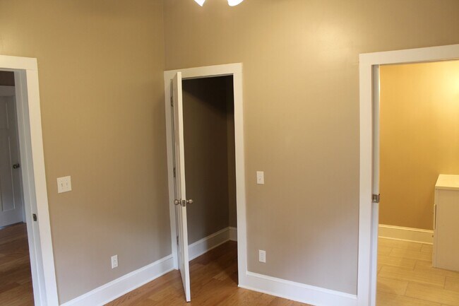 Building Photo - 3 bedroom 2 bathroom home