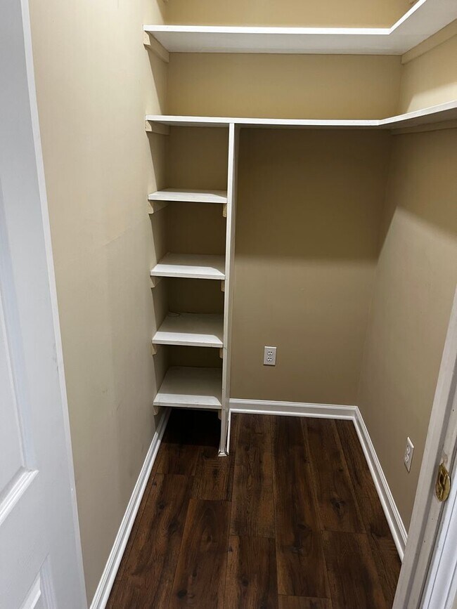 Building Photo - Spacious