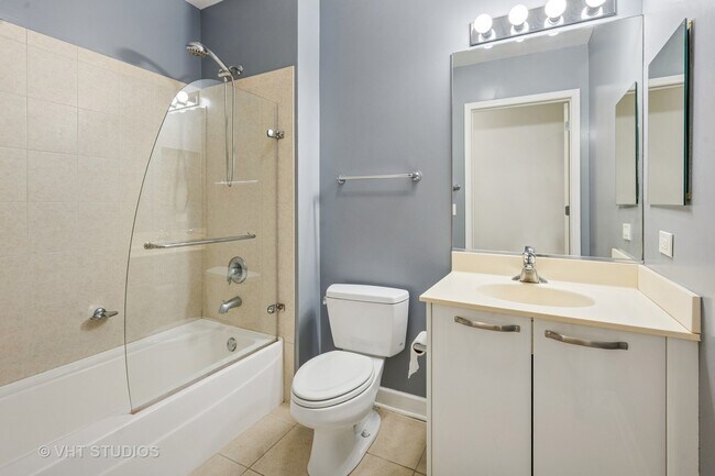 Building Photo - 450 E Waterside Dr