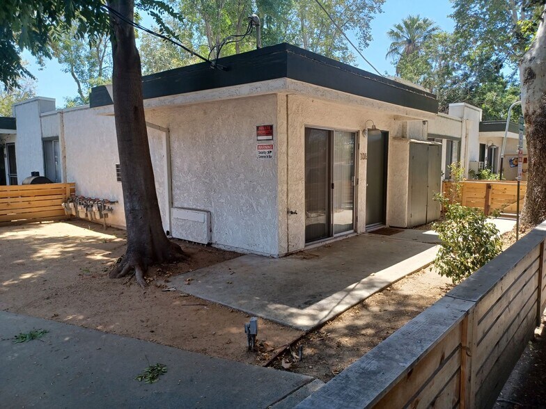 Building Photo - Individual Bungalows: All 1 bedroom/ 1 bat...