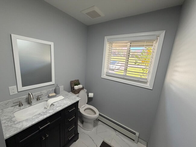 Building Photo - 3 Bedroom 2.5 Bath Home with 2 Car Garage ...