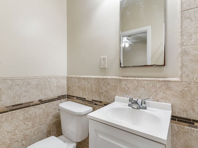 Interior Photo - 1324 Peterson Avenue