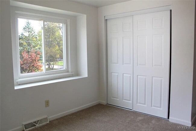 Building Photo - 116 Berehaven Dr