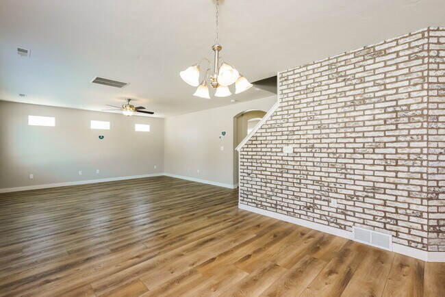Building Photo - 3448 W Oak Crest Dr