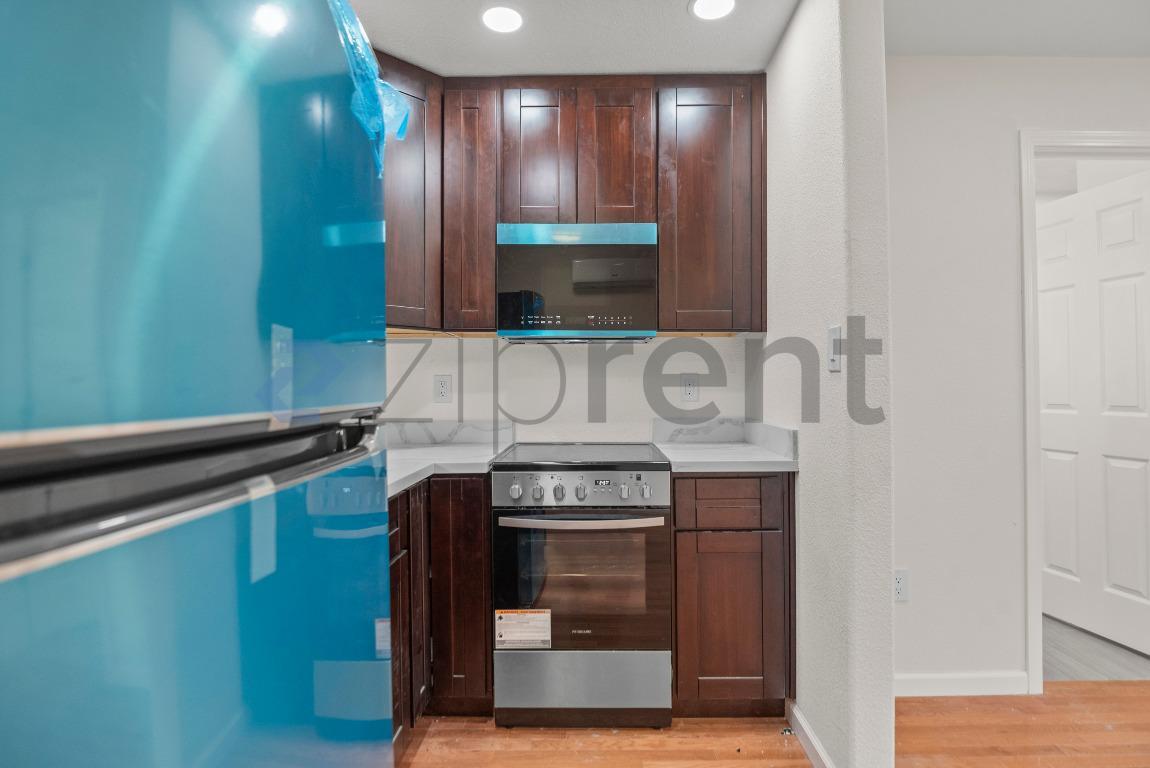 Building Photo - 4564 Angeles Ave