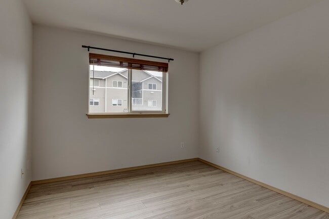 Building Photo - Updated 2 Bedroom 2 Bath Condo near Ft. Nu...