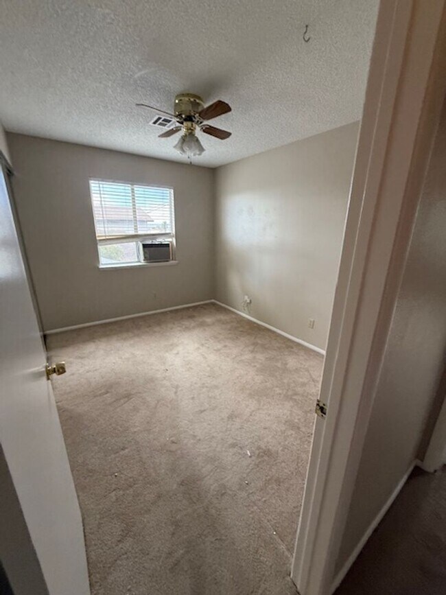 Building Photo - A Fabulous 4 Bedroom Home in Highland Hills