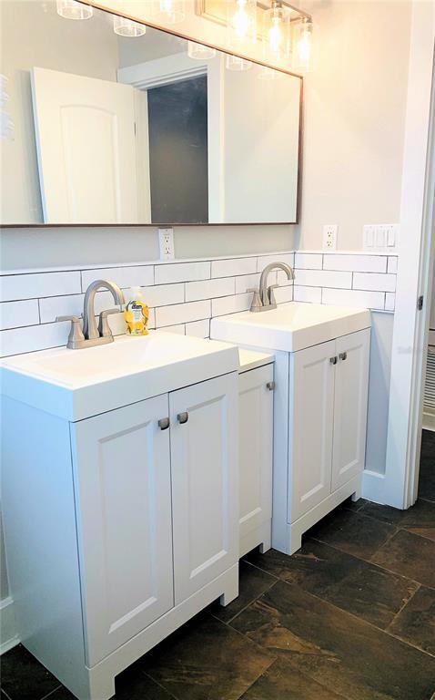 Building Photo - 3315 W Harbor View Ave