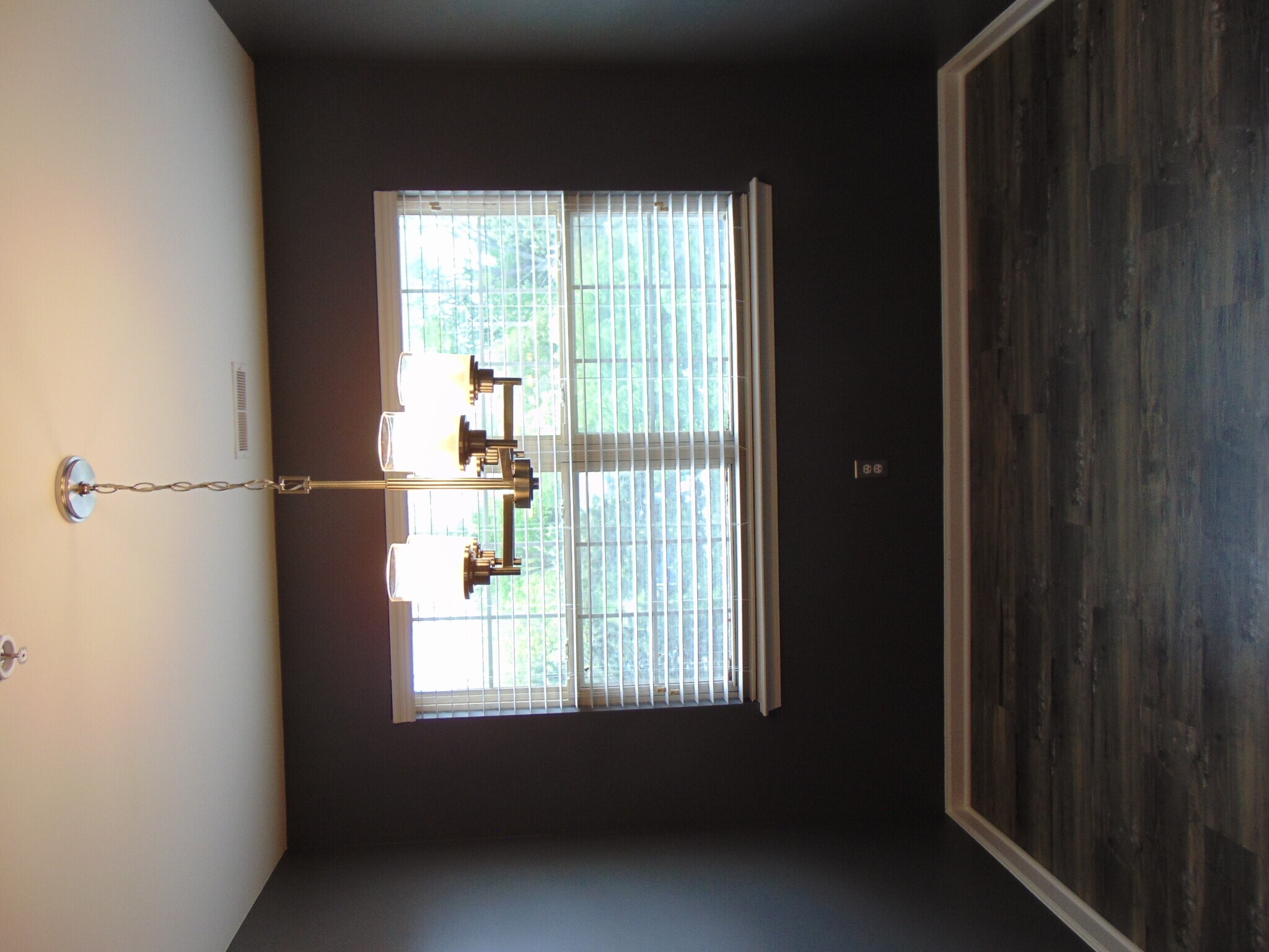 Building Photo - 129 E Bay Dr