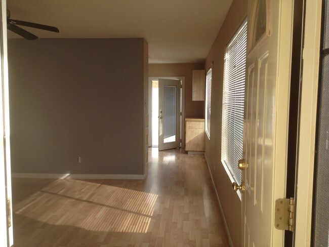 Building Photo - Palmdale