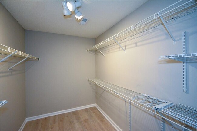 Building Photo - 9050 Brockham Way