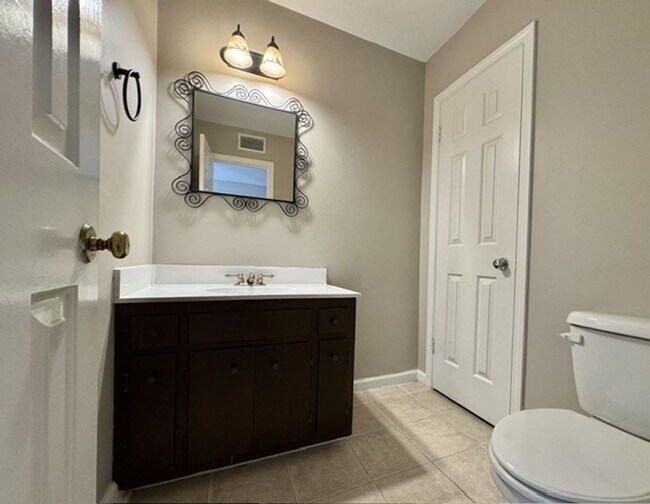 Building Photo - 2 Bed, 1.5 Bathroom Townhome with 2 Vehicle Carport