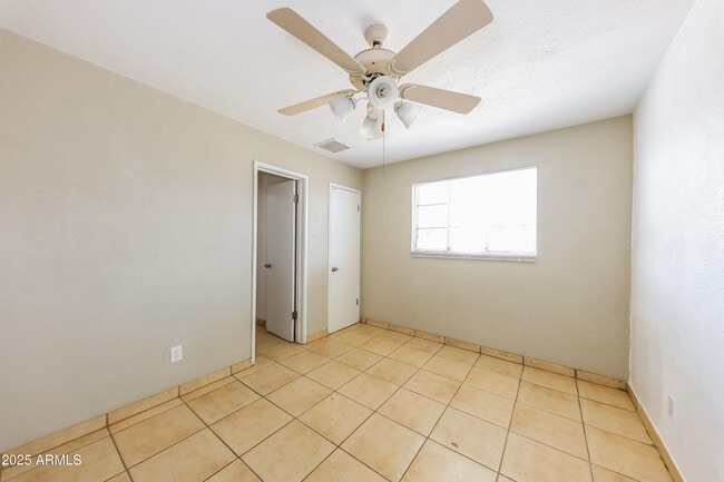 Building Photo - 2753 W Lawrence Ln