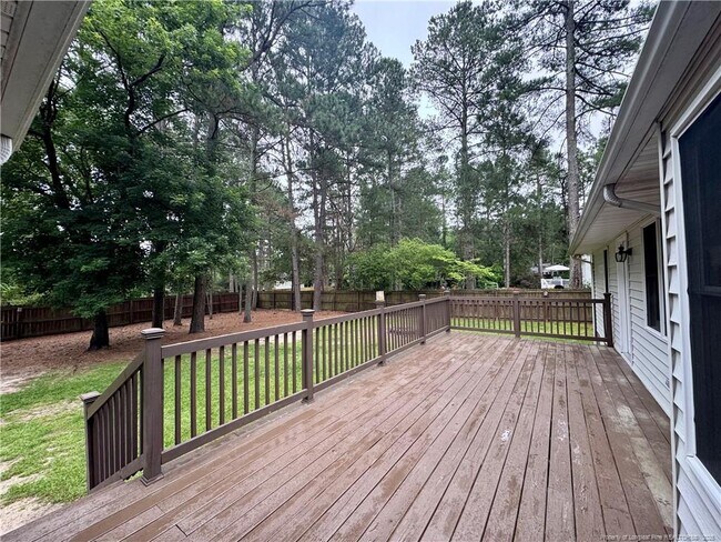 Building Photo - 200 Horseshoe Dr