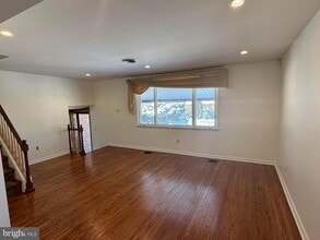 Building Photo - 240 Sweetbriar Cir