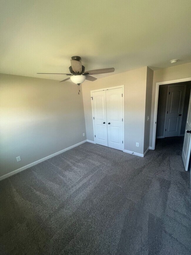 Building Photo - 303 Breezeway Dr