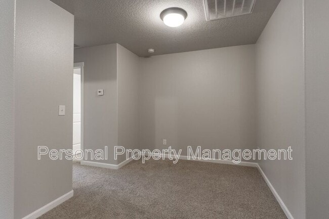 Building Photo - 11212 NE 14th Ct