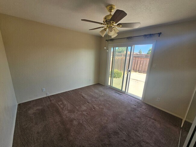 Building Photo - Charming Castro Valley Home: Spacious Livi...