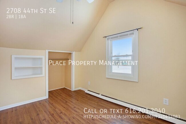 Building Photo - 2708 44th St Se - 2 Bed/1 Bath Upper Apart...